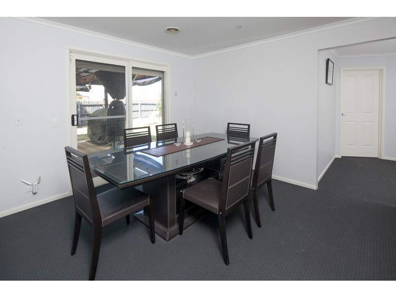 18 Rebecca Court, Cranbourne North VIC 3977