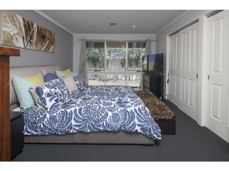 18 Rebecca Court, Cranbourne North VIC 3977