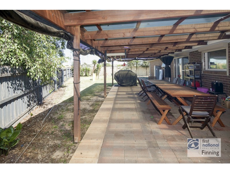 18 Rebecca Court, Cranbourne North VIC 3977