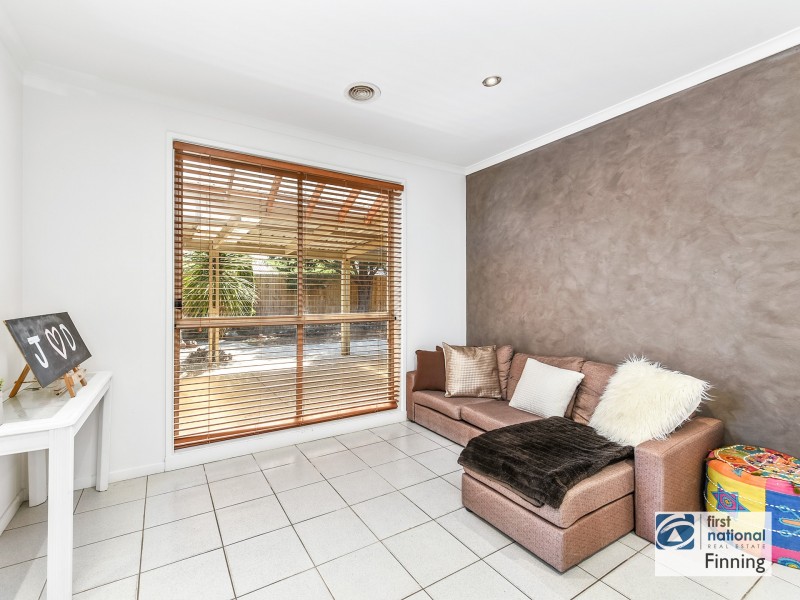 3 Frances Crescent, Cranbourne North VIC 3977