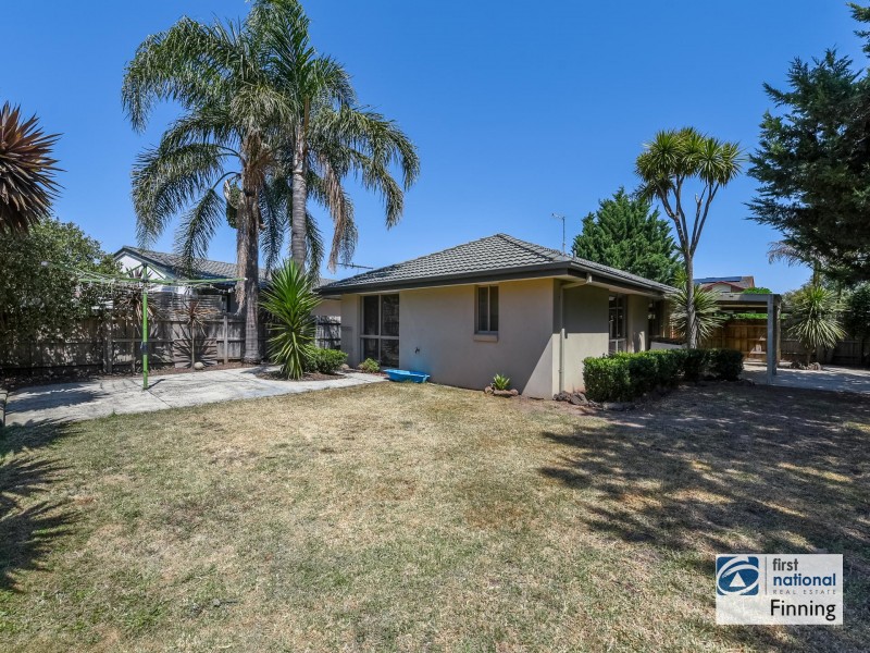 3 Frances Crescent, Cranbourne North VIC 3977