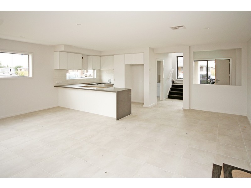 1 Guernsey Street, Clyde North VIC 3978