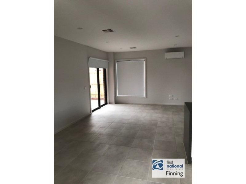 1 Guernsey Street, Clyde North VIC 3978