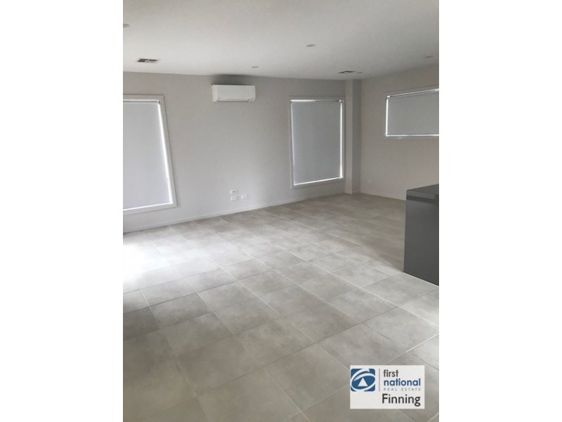 1 Guernsey Street, Clyde North VIC 3978