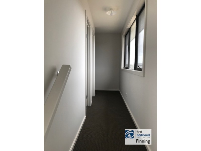 1 Guernsey Street, Clyde North VIC 3978