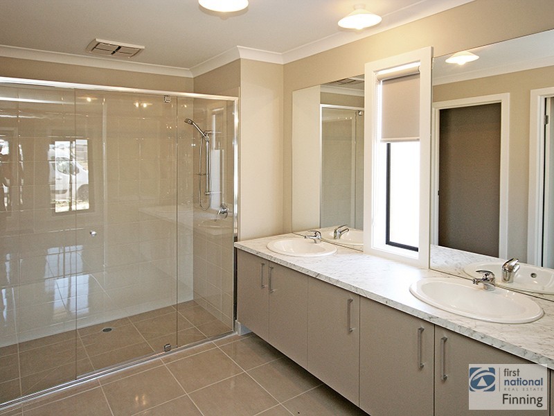 20 Emery Drive, Clyde North VIC 3978