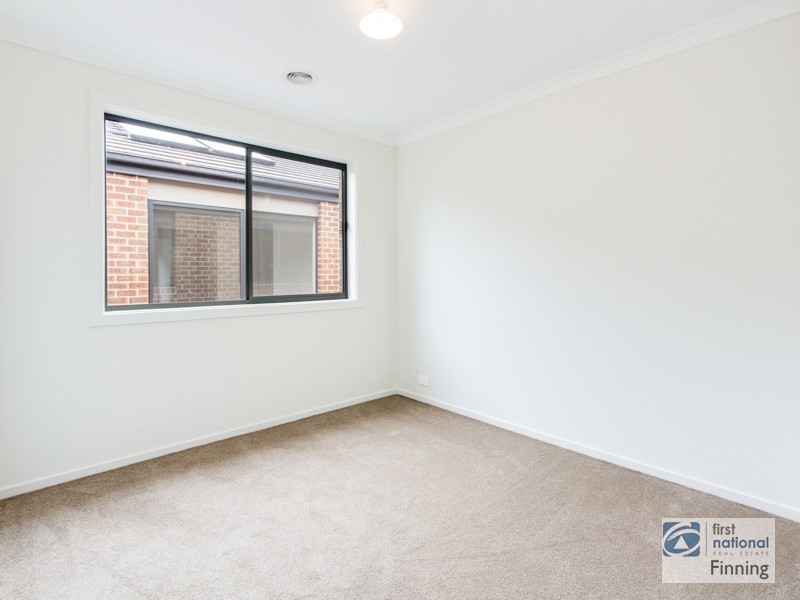 9 Boonwurring Street, Cranbourne East VIC 3977