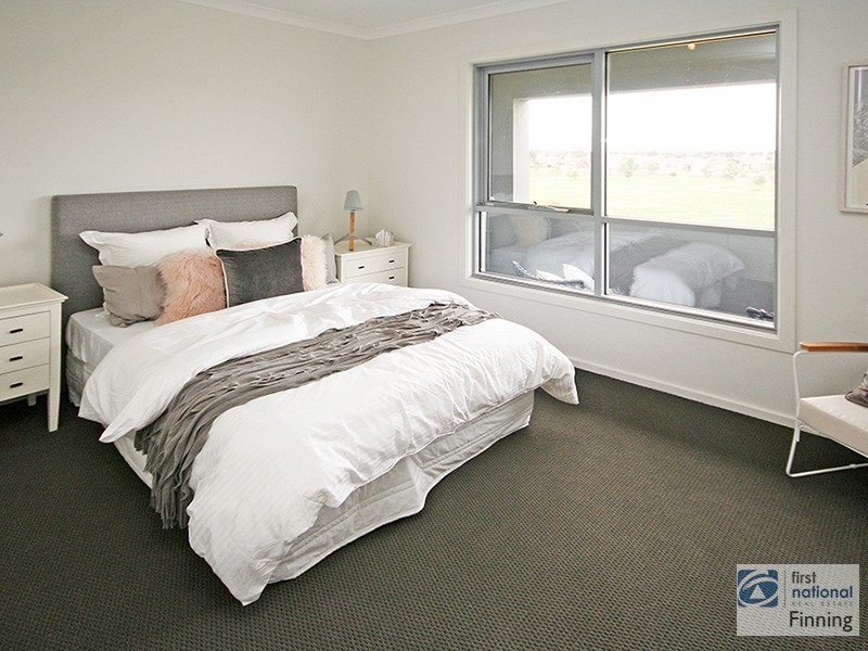 9 Fergus Lane, Cranbourne VIC 3977
