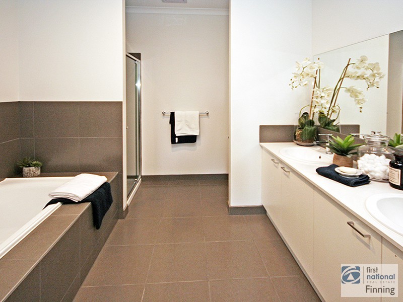 9 Fergus Lane, Cranbourne VIC 3977
