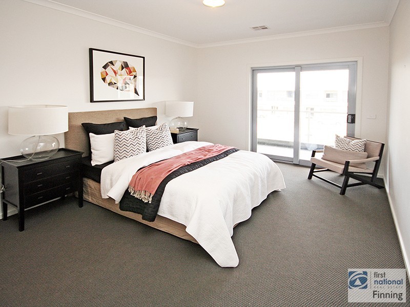 9 Fergus Lane, Cranbourne VIC 3977