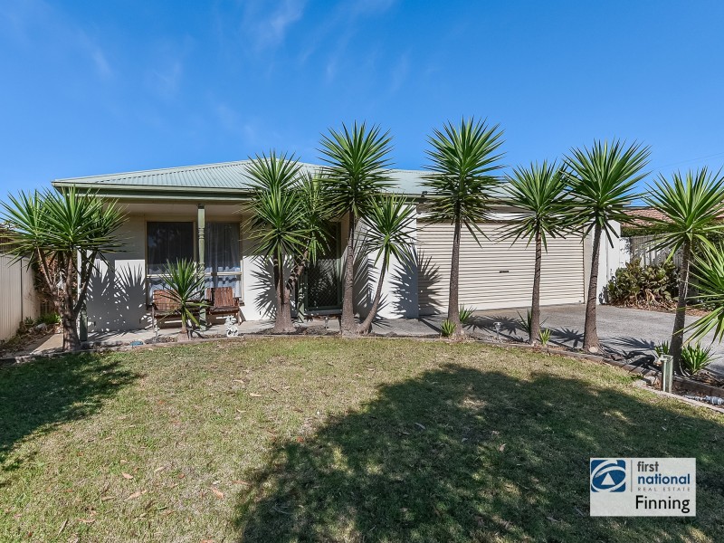 2 Oakmont Place, Cranbourne West VIC 3977