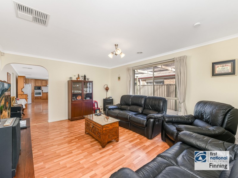 2 Oakmont Place, Cranbourne West VIC 3977