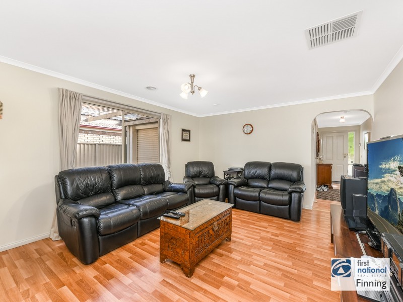 2 Oakmont Place, Cranbourne West VIC 3977