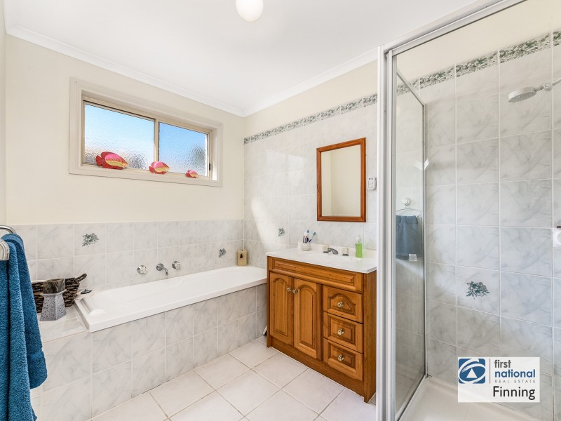 2 Oakmont Place, Cranbourne West VIC 3977