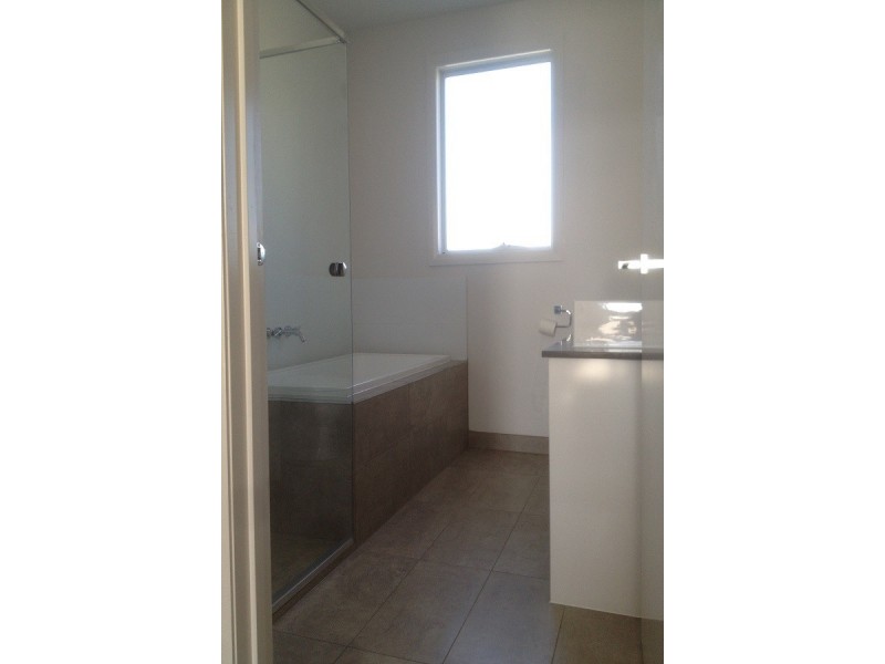 3/14-15 Hazelmere Avenue, Cranbourne West VIC 3977