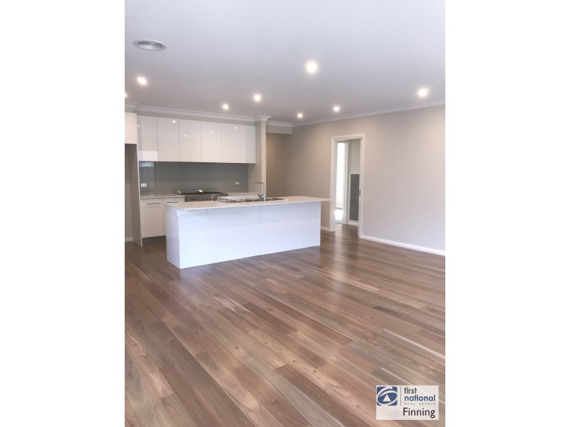 21 Brittlegum Road, Cranbourne East VIC 3977