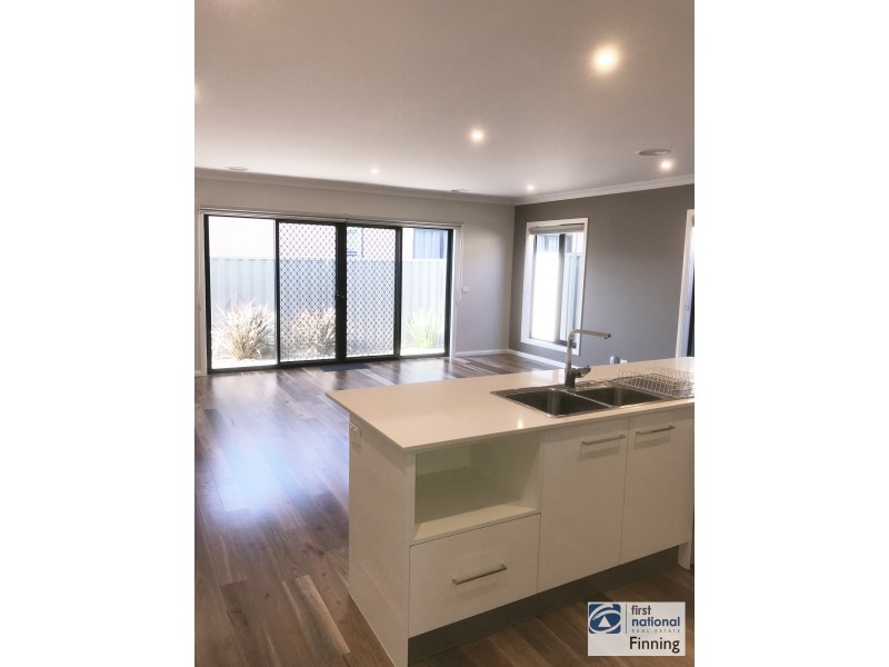 21 Brittlegum Road, Cranbourne East VIC 3977