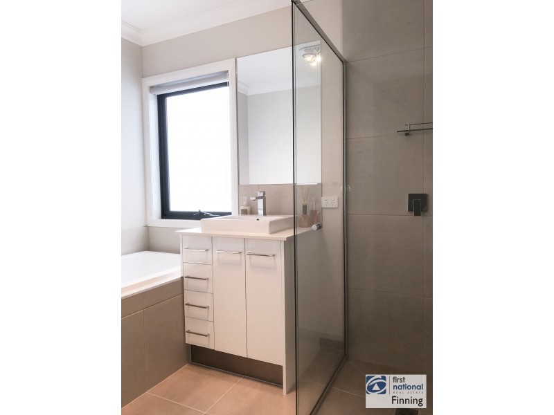 21 Brittlegum Road, Cranbourne East VIC 3977