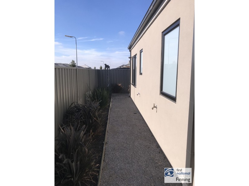 21 Brittlegum Road, Cranbourne East VIC 3977