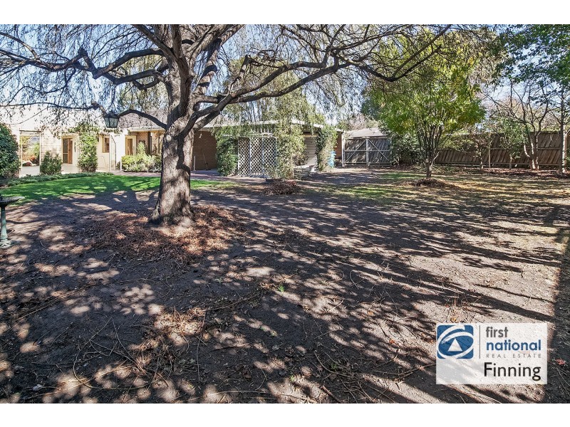 27 Lyall Street, Cranbourne VIC 3977