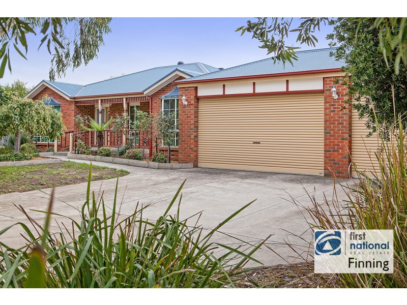 12 Prestwick Green, Cranbourne VIC 3977