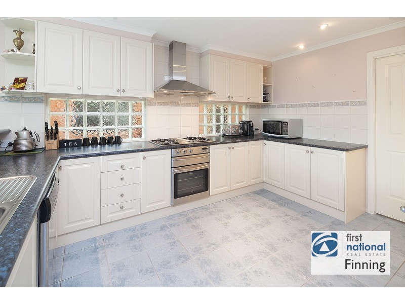12 Prestwick Green, Cranbourne VIC 3977