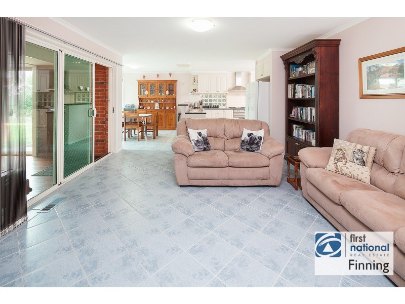 12 Prestwick Green, Cranbourne VIC 3977