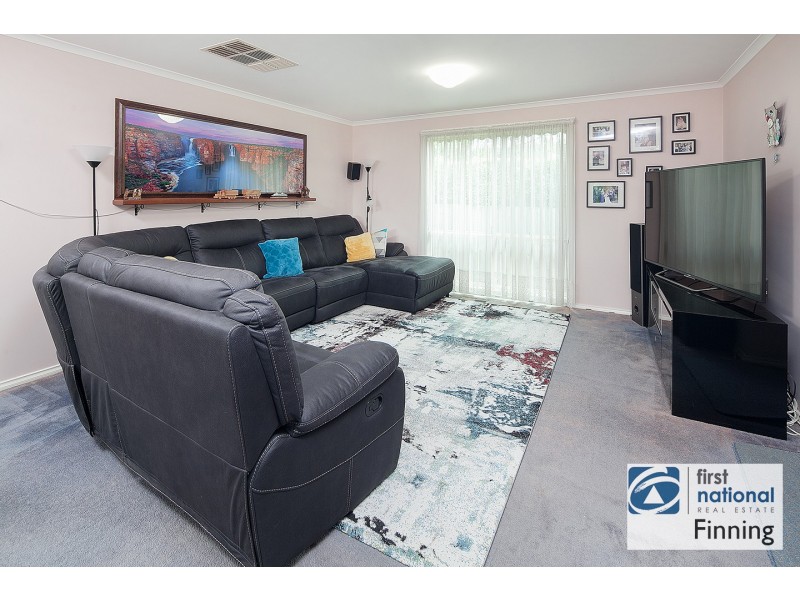 12 Prestwick Green, Cranbourne VIC 3977