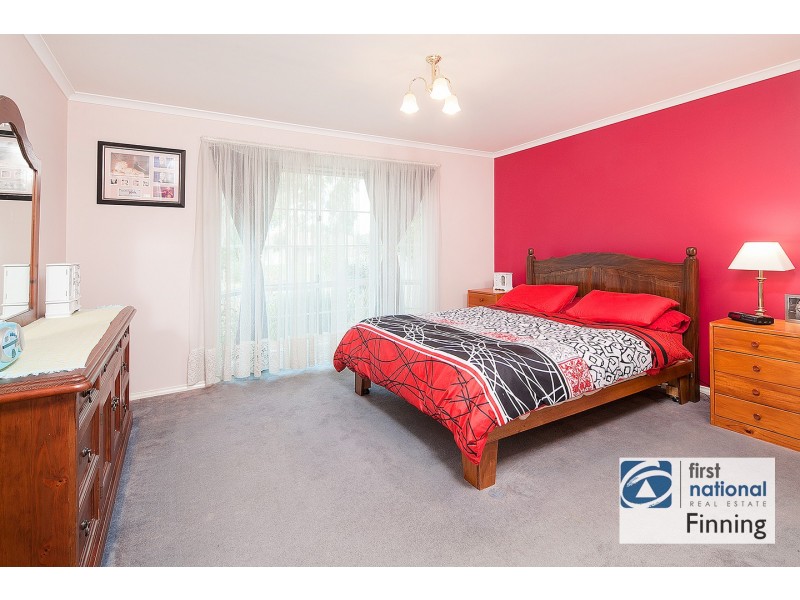 12 Prestwick Green, Cranbourne VIC 3977