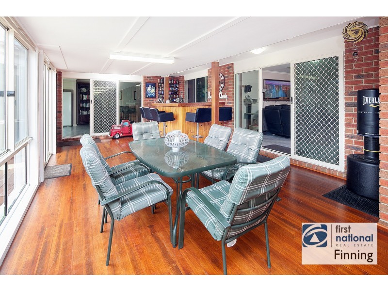 12 Prestwick Green, Cranbourne VIC 3977