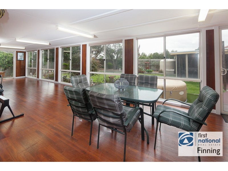 12 Prestwick Green, Cranbourne VIC 3977