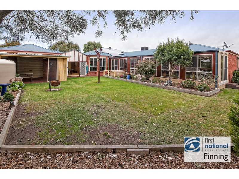 12 Prestwick Green, Cranbourne VIC 3977