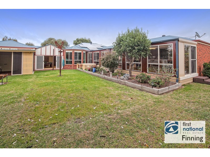12 Prestwick Green, Cranbourne VIC 3977