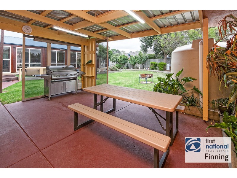 12 Prestwick Green, Cranbourne VIC 3977