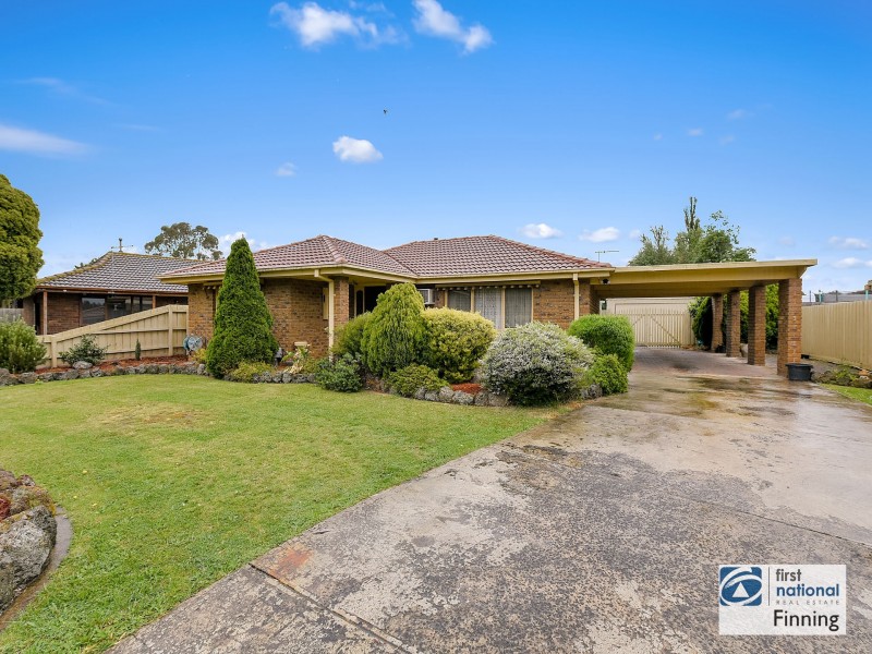 9 Gray Street, Cranbourne North VIC 3977