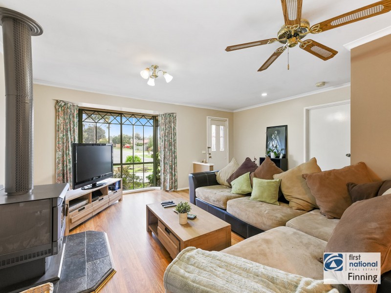16 Neptune Place, Cranbourne West VIC 3977