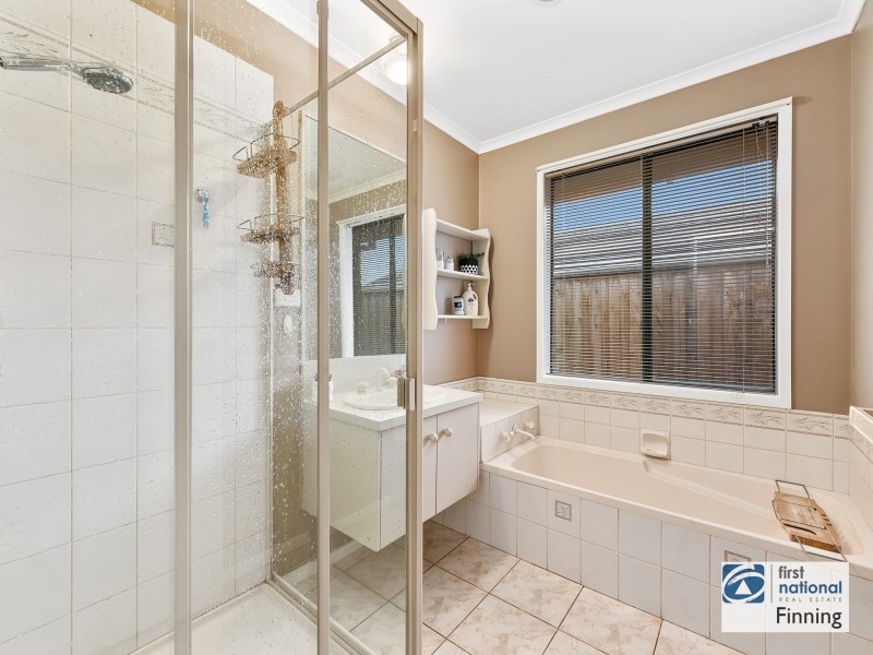 16 Neptune Place, Cranbourne West VIC 3977