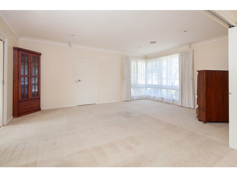 27 Lyall Street, Cranbourne VIC 3977