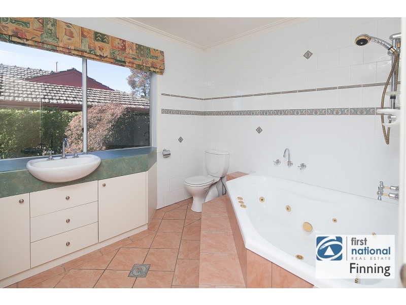 27 Lyall Street, Cranbourne VIC 3977