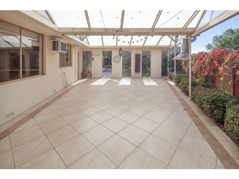 27 Lyall Street, Cranbourne VIC 3977