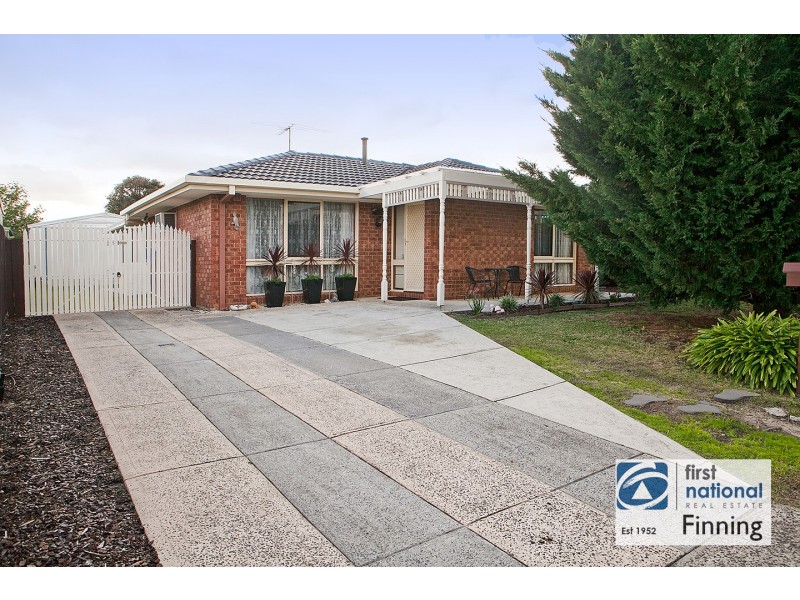 7 Denham Crescent, Cranbourne North VIC 3977