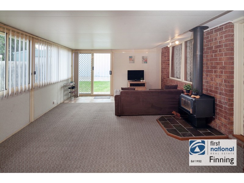 7 Denham Crescent, Cranbourne North VIC 3977