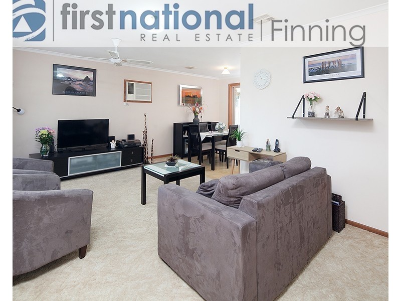 7 Denham Crs, Cranbourne North VIC 3977