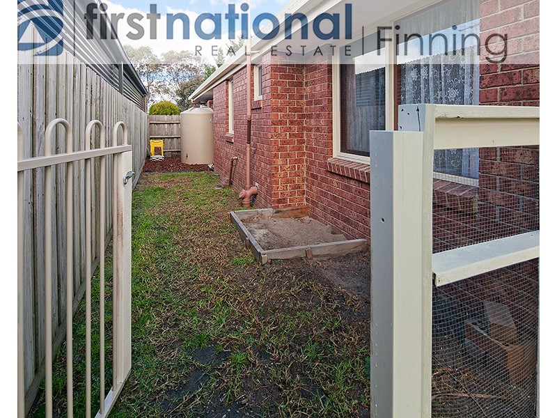 7 Denham Crs, Cranbourne North VIC 3977