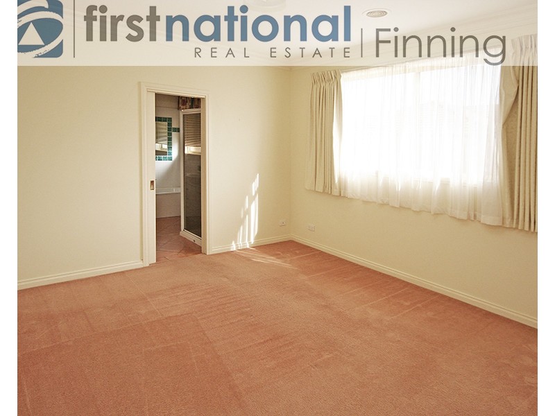 1/6 Lawson Close, Cranbourne VIC 3977