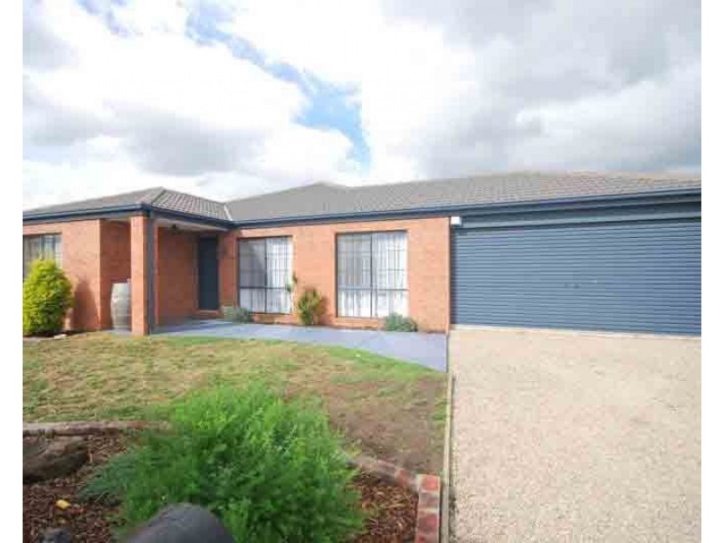 16 Rosslare Place, Cranbourne VIC 3977