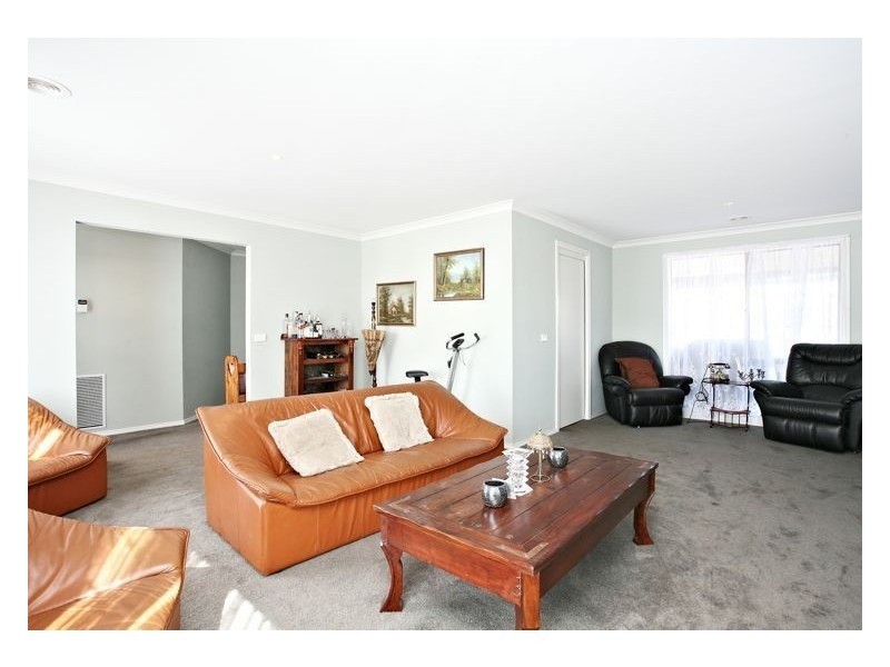 16 Rosslare Place, Cranbourne VIC 3977