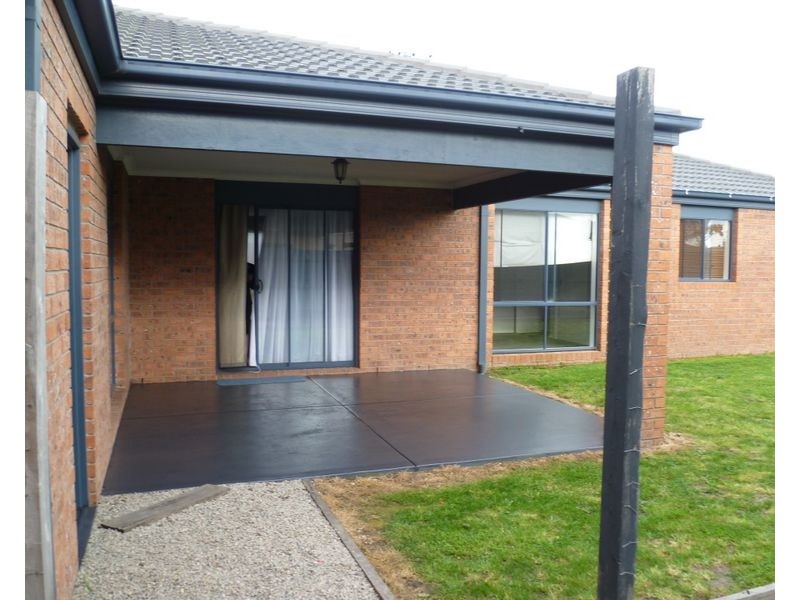 16 Rosslare Place, Cranbourne VIC 3977