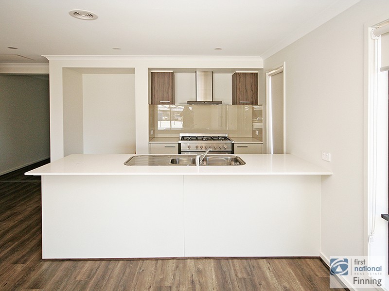 3 Chesney Circuit, Clyde VIC 3978