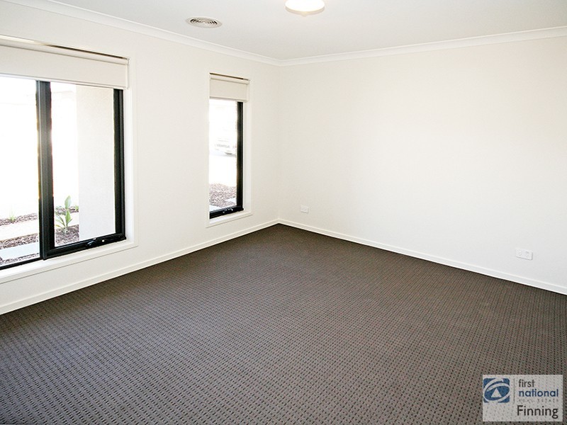 3 Chesney Circuit, Clyde VIC 3978